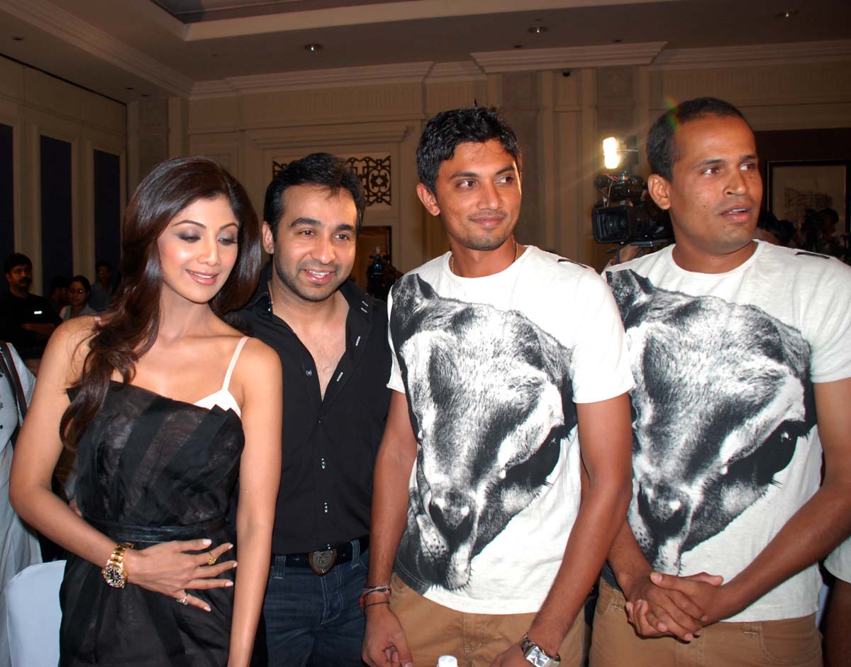 shilpa shetty t shirt