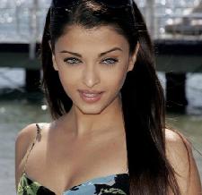 Rajnikanth impressed with Aishwaryas Tamil