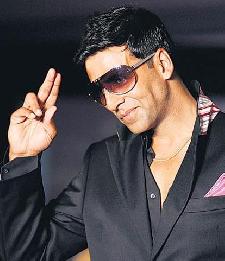 Akshay Kumar cycles away to fitness